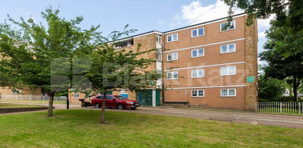 Fantastic spacious 4 bed in Camden mins to shops Abingdon Close, CAMDEN